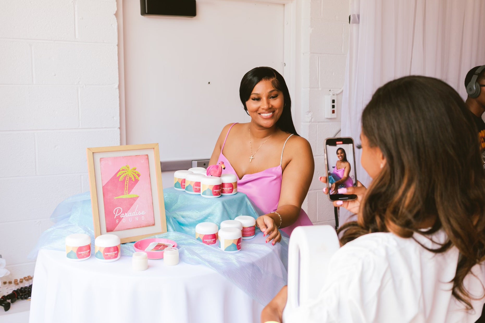 Dajheonna Perry at UNICOILS community hair event